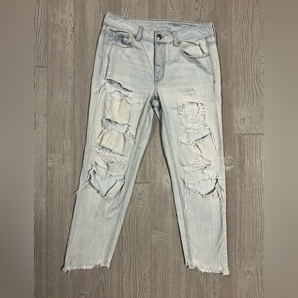 American Eagle Tomgirl Boyfriend Jeans Size 4 Extreme Distressed Light Wash Raw